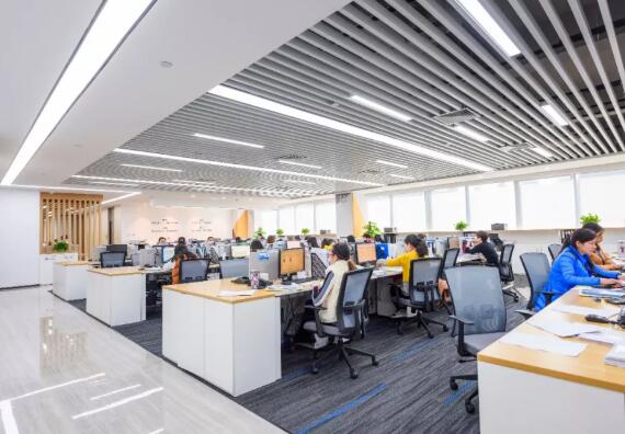 青島軟件開發(fā)公司125平方米辦公室簡美風(fēng)格裝修效果圖