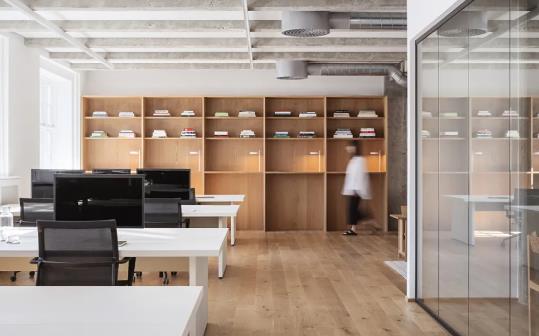 青島網(wǎng)店代運營公司北歐極簡辦公室裝修設(shè)計圖片欣賞